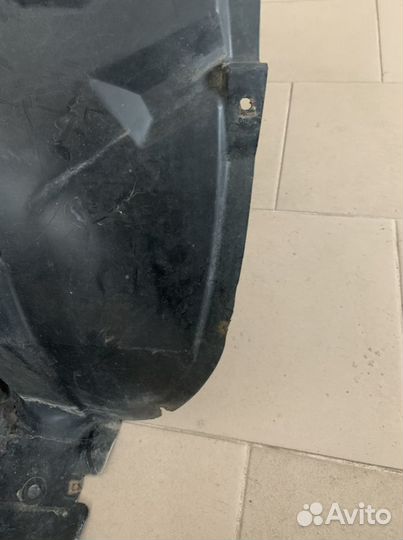 Renault Fluence задний правый подкрылок
