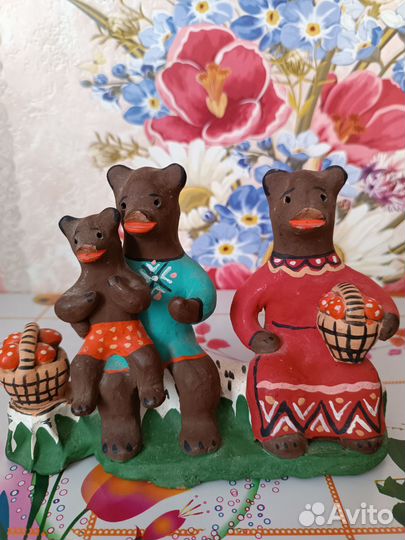 Каргопольская игрушка. Три медведя