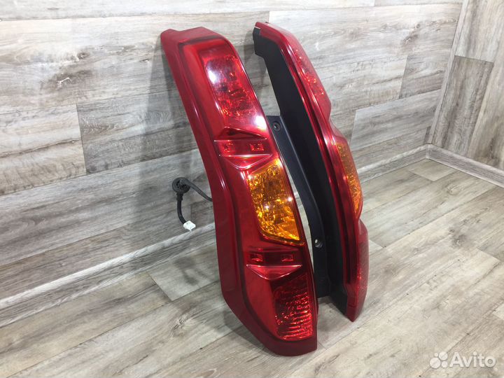Фонарь правый левый Nissan X-Trail T31 (2007-2011)