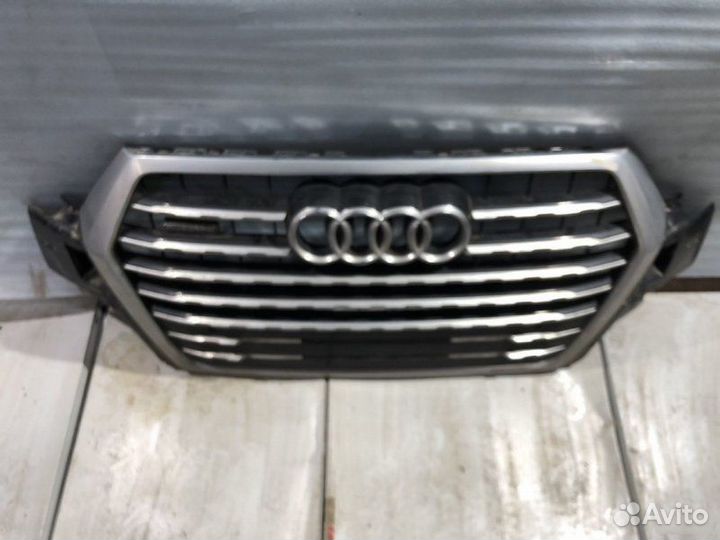 Решетка радиатора Audi Q7