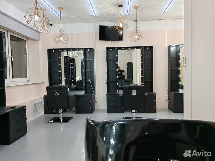 Продам рабочую консоль под парикмахера