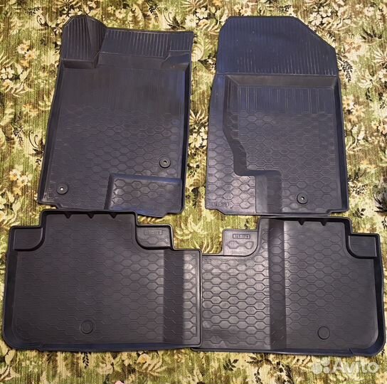 Резиновые коврики на haval f7