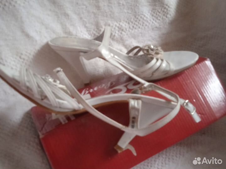 Босоножки 35