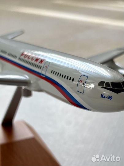 Модель самолета 1 200