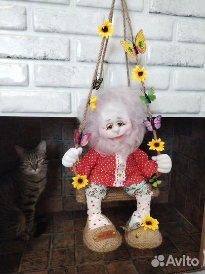 Домовёнок на качелях