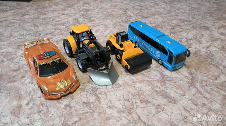 Машинки 4 шт