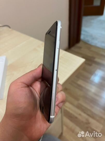 iPhone SE (2020), 64 ГБ