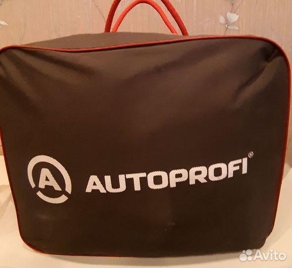 Чехлы на автомобильные сидения универсальные