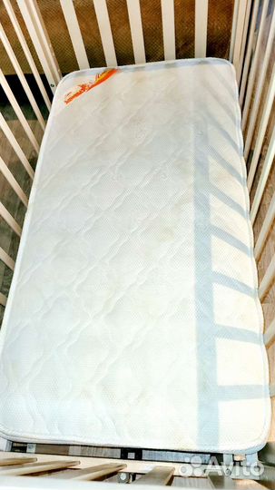 Детская кроватка с продольным маятником