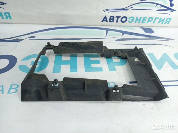 Дефлектор радиатора правый Renault Kaptur F4R410