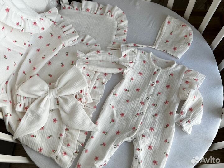 Комплект для девочки на выписку летний из муслина
