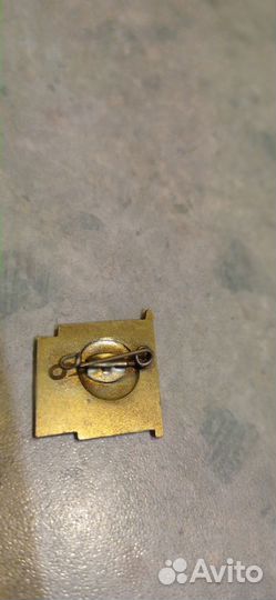 Значок гдр - Пионерия - Эрнст Тельман