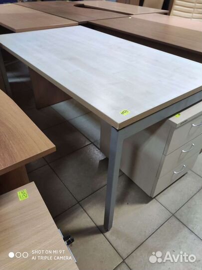 Стол на металлокаркасе