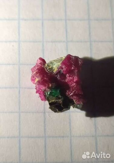 Рубин уральский яркого цвета, с. Мурзинка