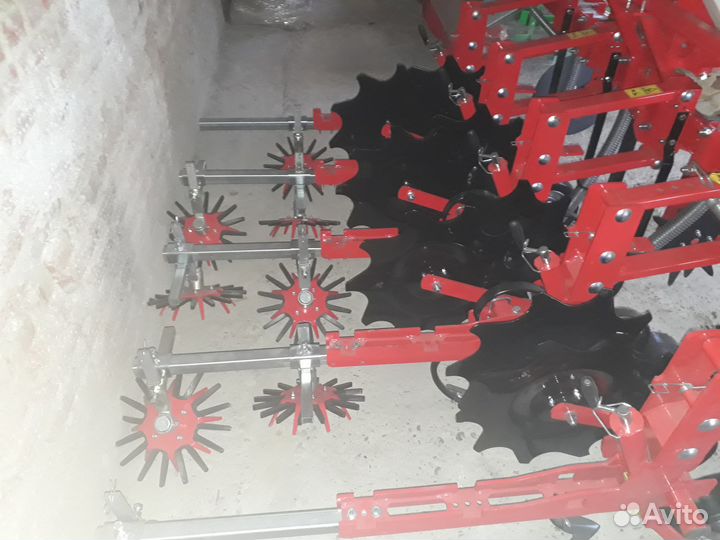 Междурядный культиватор с пружинными лапами