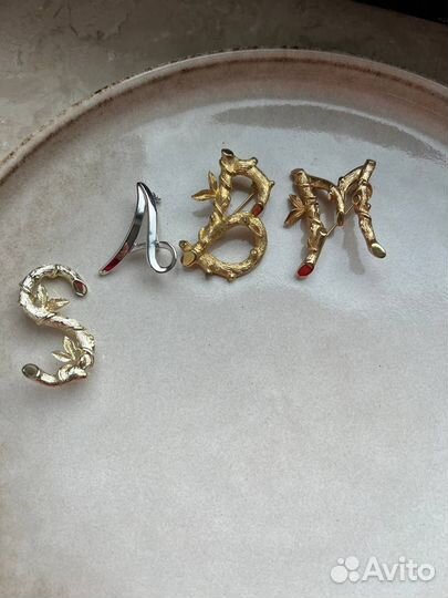 Винтажные броши - буквы Sarah Coventry