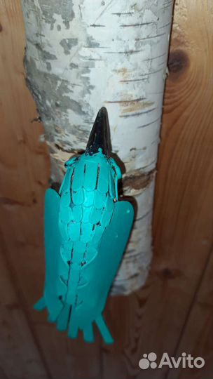 Птица Зеленушка на березе.Металл