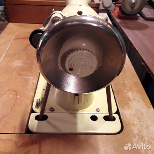 Швейная машина 