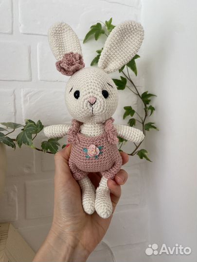 Зайчка вязаная