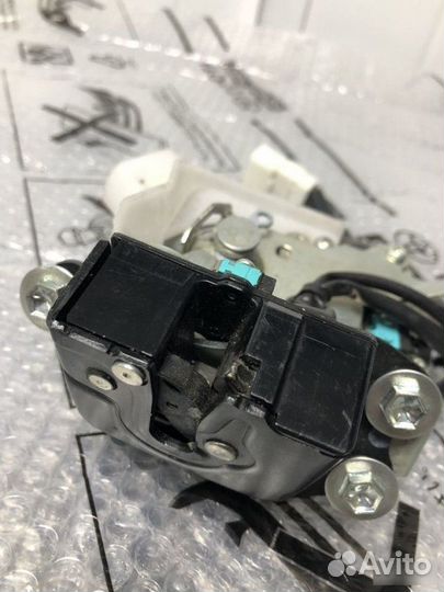 Замок двери багажника Lexus Nx