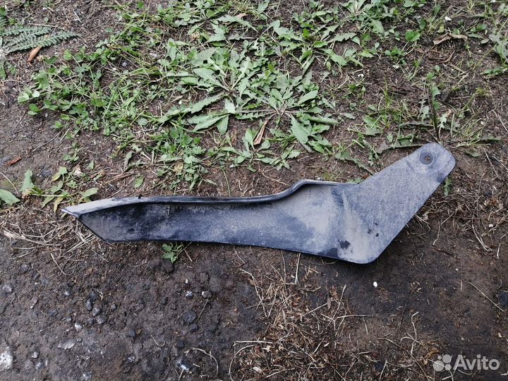 Накладка порога skoda yeti 5LO854888A