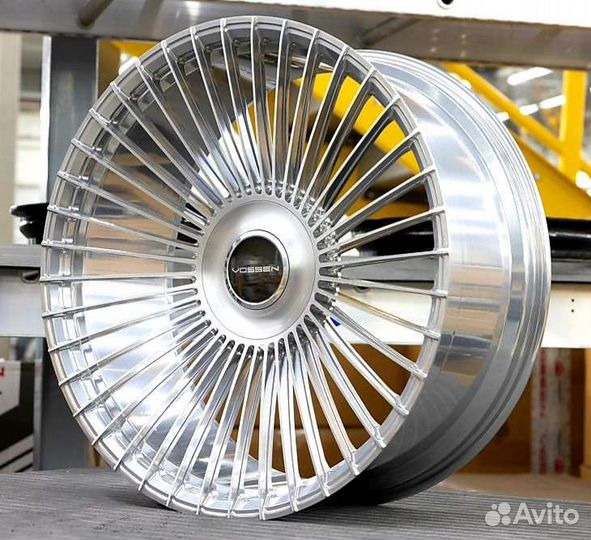 Кованые диски R24 на Rolls-Royce Cullinan RR31