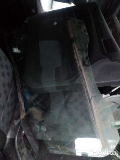 Стекла дверей.Форд фокус.2