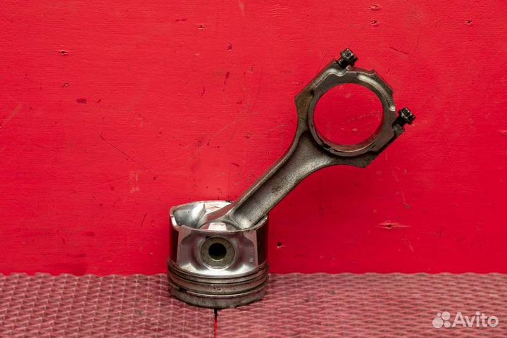 Поршень левый Toyota Land Cruiser 200 1VD 2012