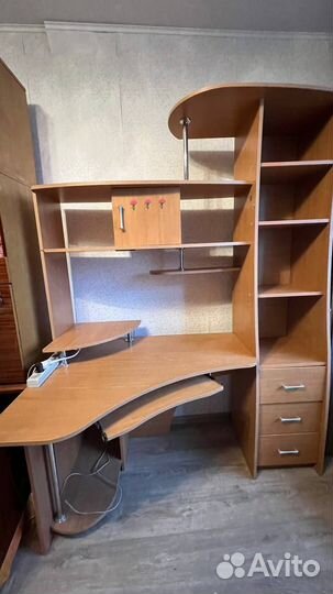 Компьютерный стол бу в хорошем состоянии
