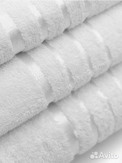 Махровые полотенца новые.3шт в комплекте