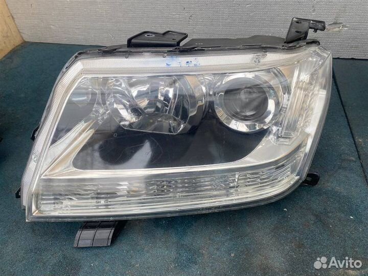 Фара ксенон передняя левая Suzuki Grand Vitara