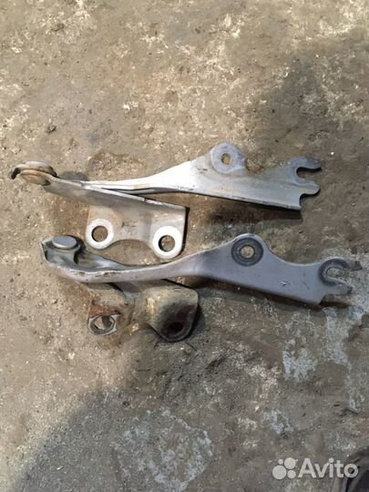 Петля капота Mazda MPV LW Мазда Мпв