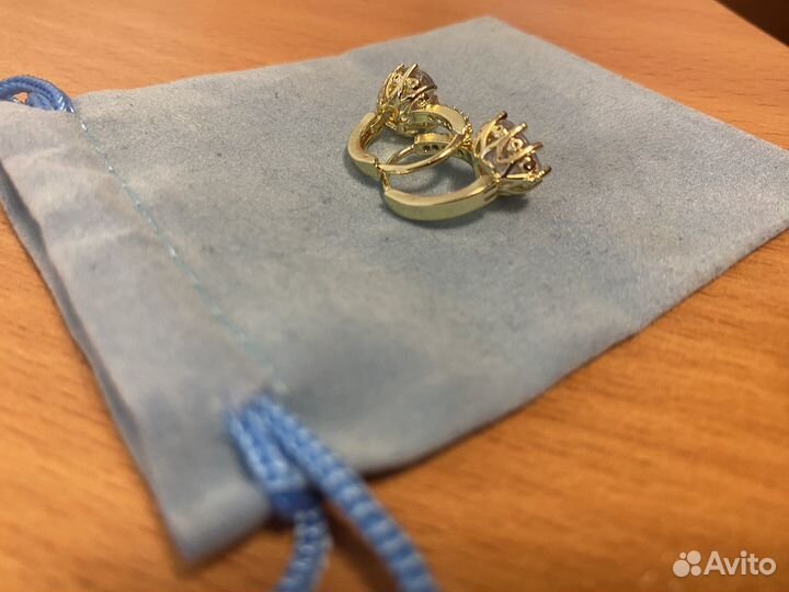 Серьги с кристаллами в форме сердца