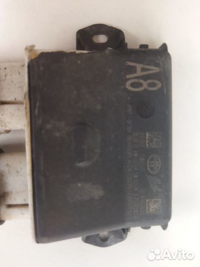 Датчик двери багажника Toyota RAV 4 XA50