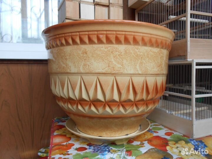 Большое глиняное кашпо