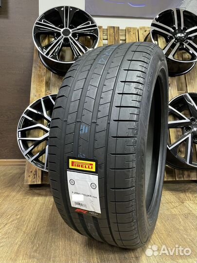 Pirelli P Zero PZ4 L.S. 225/40 R19 93Y