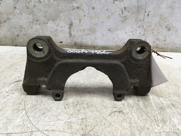 Скоба суппорта переднего передняя Audi A4 B7