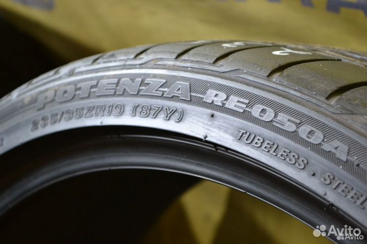 Bridgestone Potenza RE050A 235/35 R19