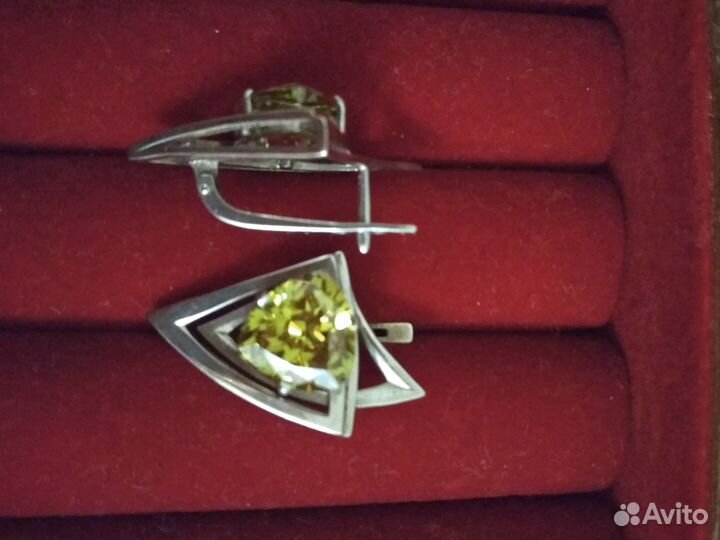 Серебряные серьги со вставками