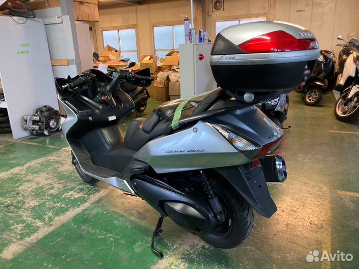 Максискутер Honda Silver Wing 400