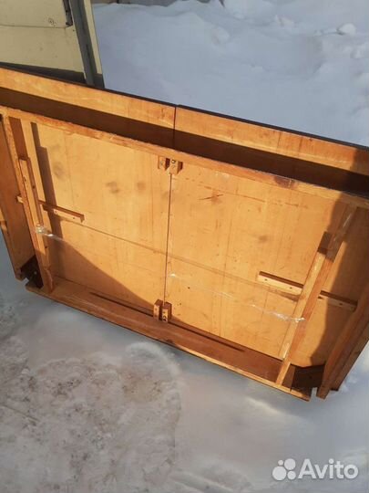 Стол обеденный