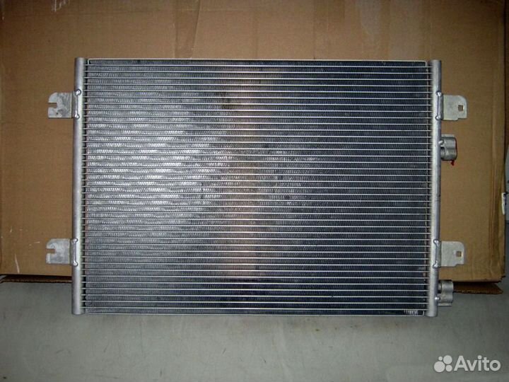 Радиатор кондиционера Рено Сандеро 2008 - 2014