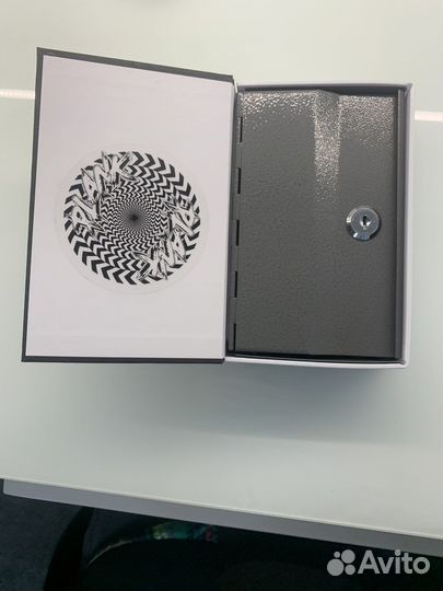 Сейф металлический