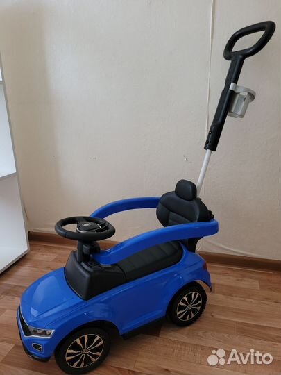 Детская машина каталка с ручкой