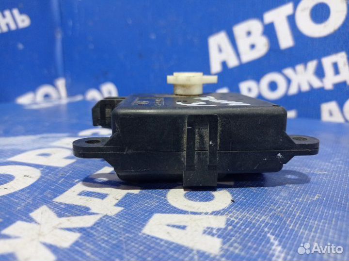 Моторчик заслонок отопителя Nissan Teana J31 седан