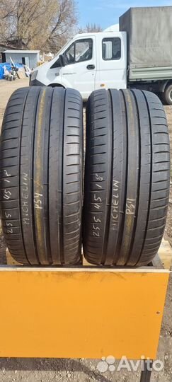 Michelin Pilot Sport 4 255/45 R18