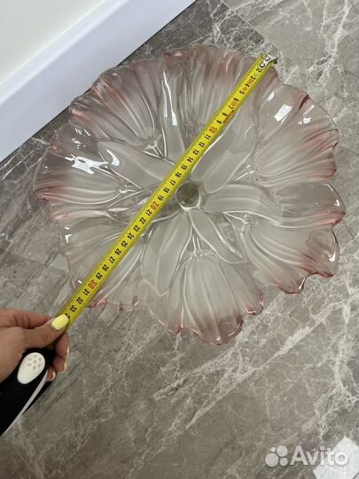 Ваза для фруктов на ножке