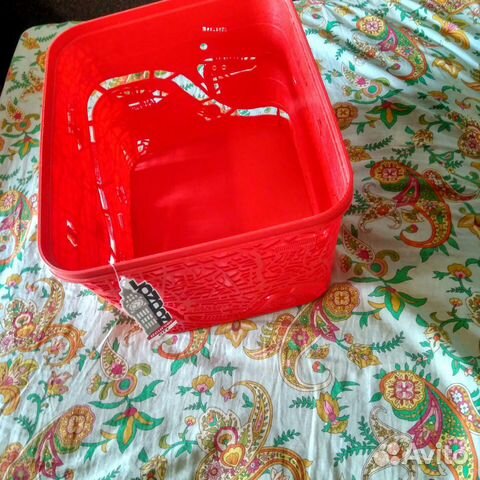 Прикольный красный ящик 