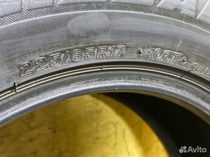 Bridgestone Blizzak Spike-01 225/65 R17 106T