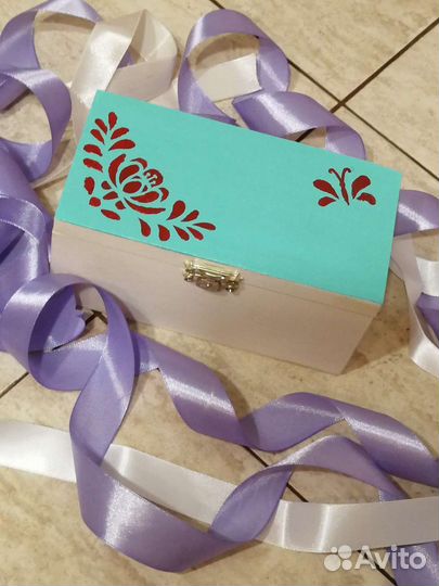 Деревянная шкатулка